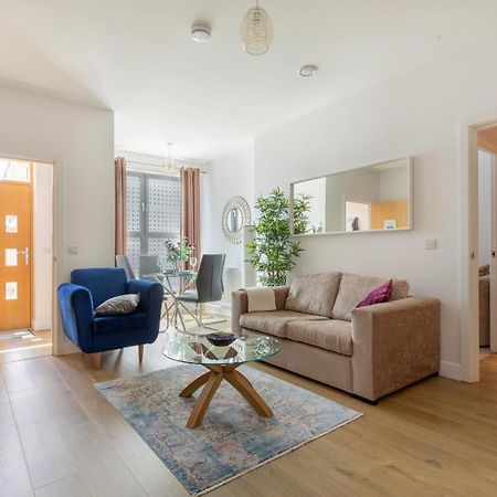 1 Bed Apartment - Redhill Central, Surrey, Gatwick #3 Buitenkant foto