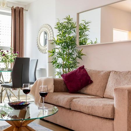 1 Bed Apartment - Redhill Central, Surrey, Gatwick #3 Buitenkant foto