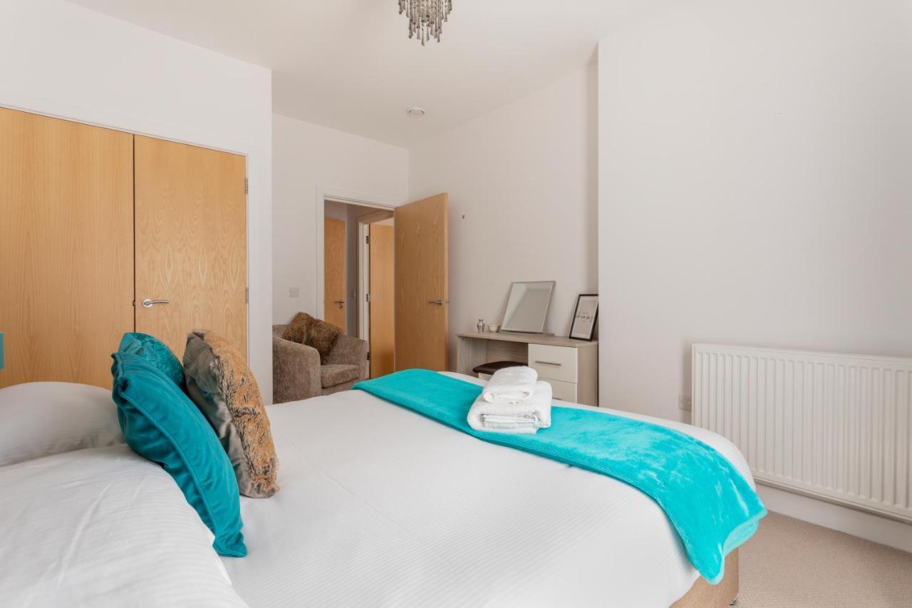 1 Bed Apartment - Redhill Central, Surrey, Gatwick #3 Buitenkant foto