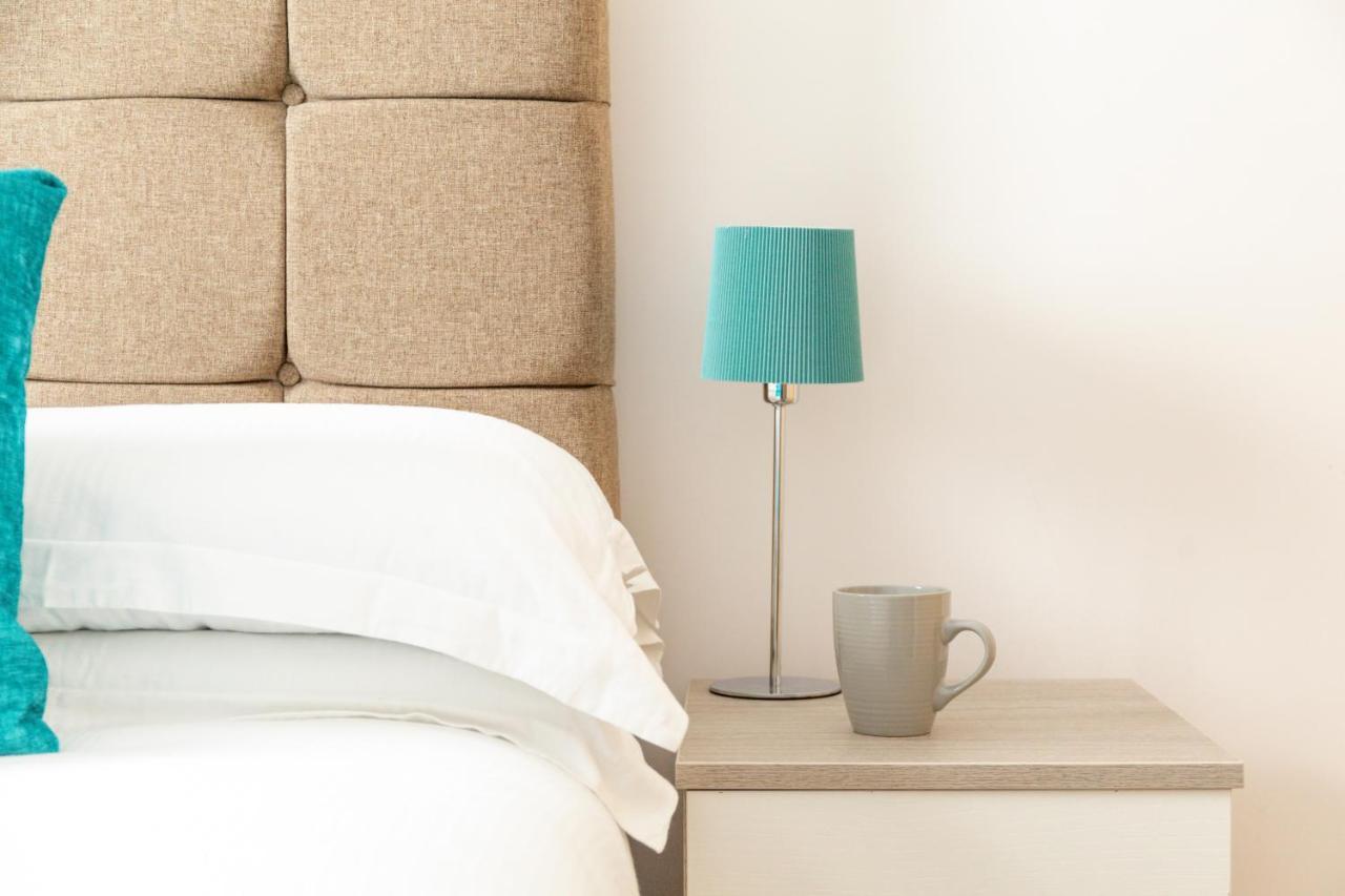 1 Bed Apartment - Redhill Central, Surrey, Gatwick #3 Buitenkant foto