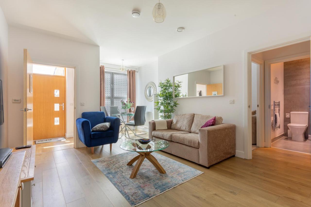 1 Bed Apartment - Redhill Central, Surrey, Gatwick #3 Buitenkant foto