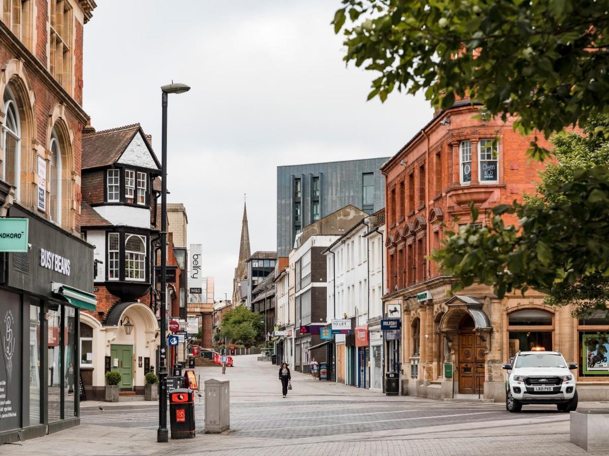 1 Bed Apartment - Redhill Central, Surrey, Gatwick #3 Buitenkant foto