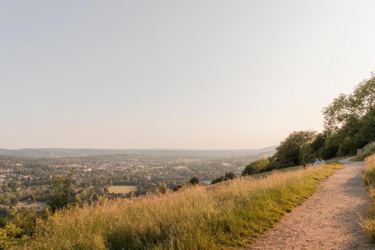 1 Bed Apartment - Redhill Central, Surrey, Gatwick #3 Buitenkant foto