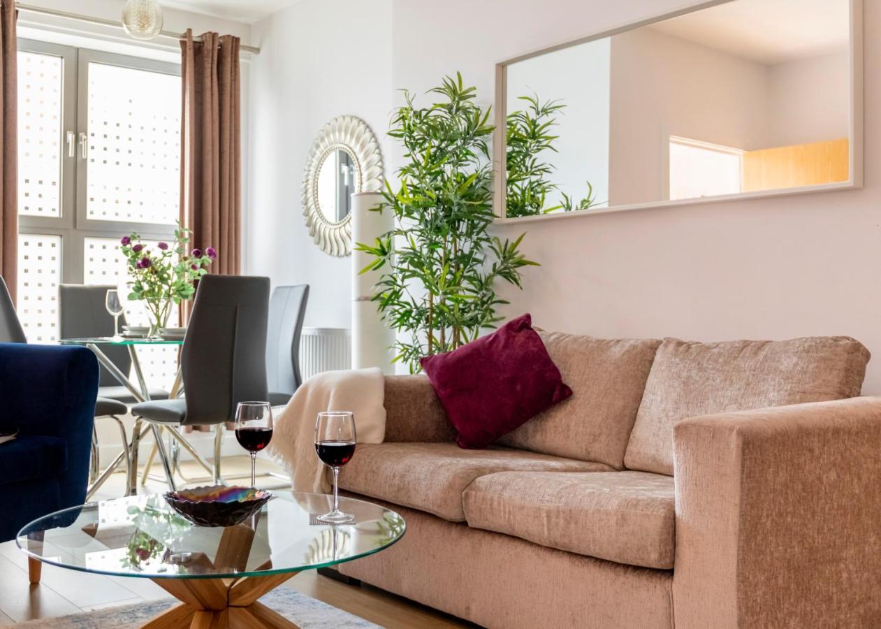 1 Bed Apartment - Redhill Central, Surrey, Gatwick #3 Buitenkant foto