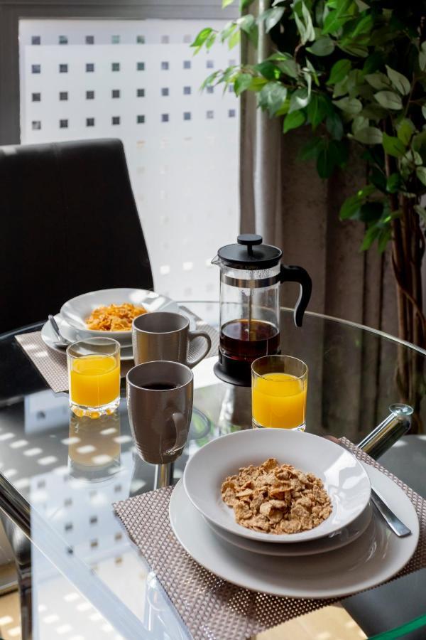 1 Bed Apartment - Redhill Central, Surrey, Gatwick #3 Buitenkant foto